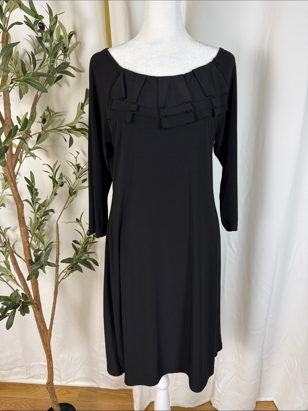 Tiana B. Simple Black Ruffle-Neck Dress Sz M (DJ5)